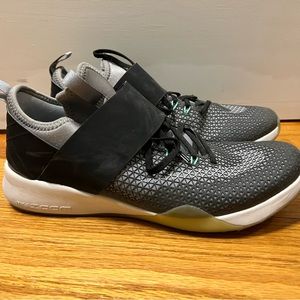 Nike Air Zoom Strong Training Shoe, size 8.5